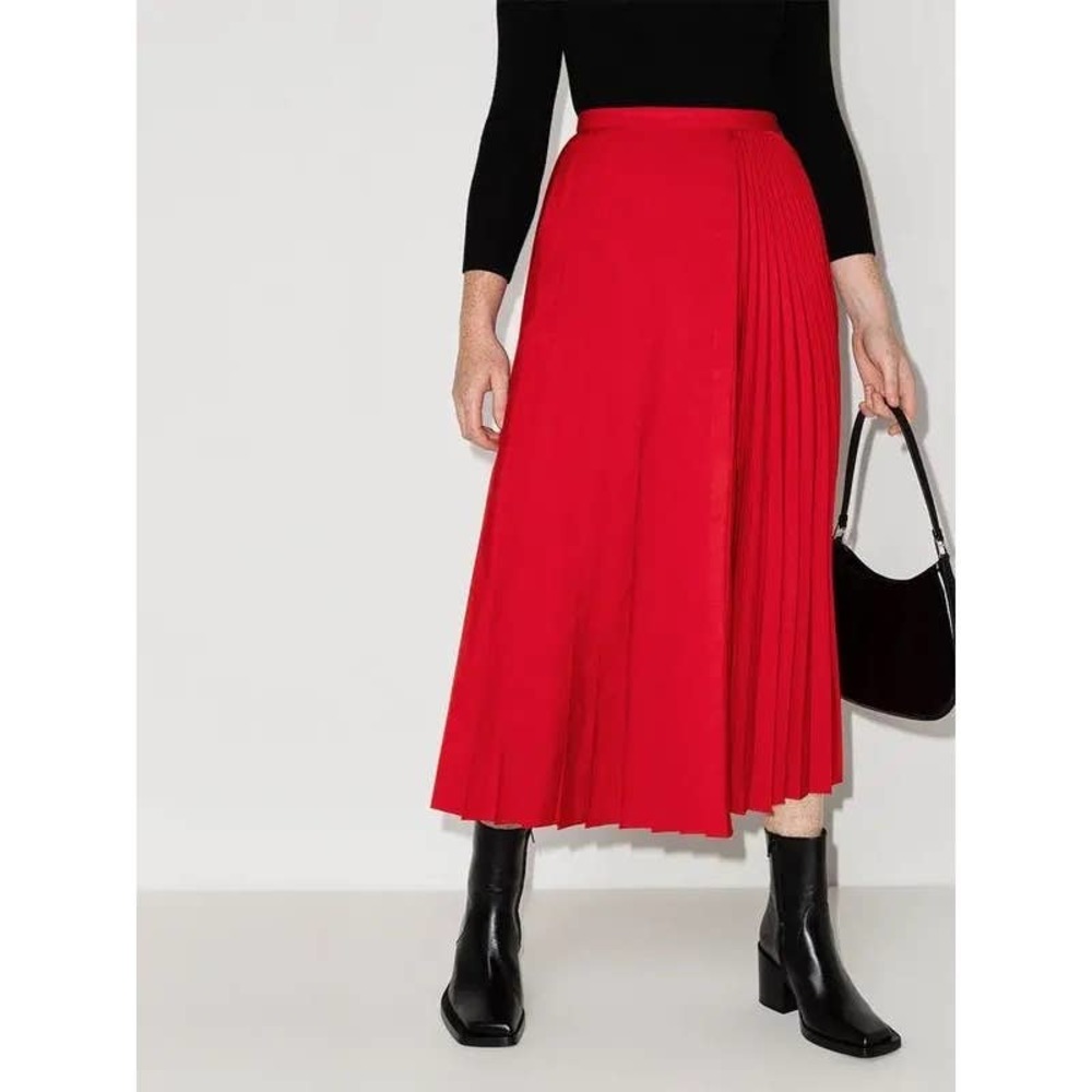 Valentino Garavani fully pleated midi skirt. Size 40 (US 4)